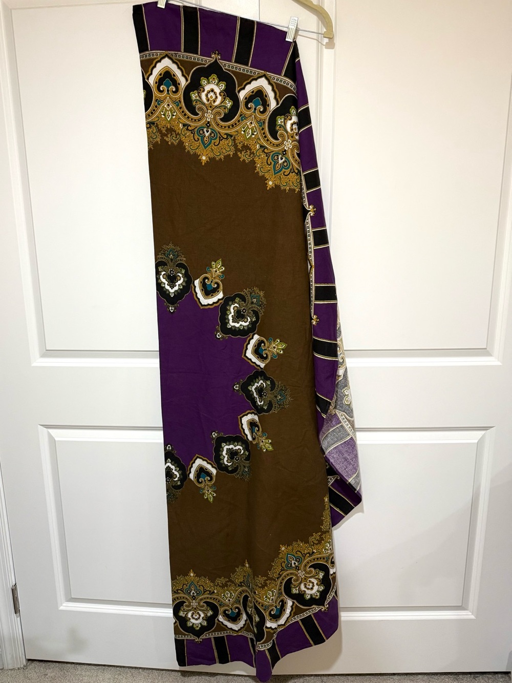 Williams Sonoma Purple, Brown and Gold Paisley Round Tablecloth 70” 💯% Cotton